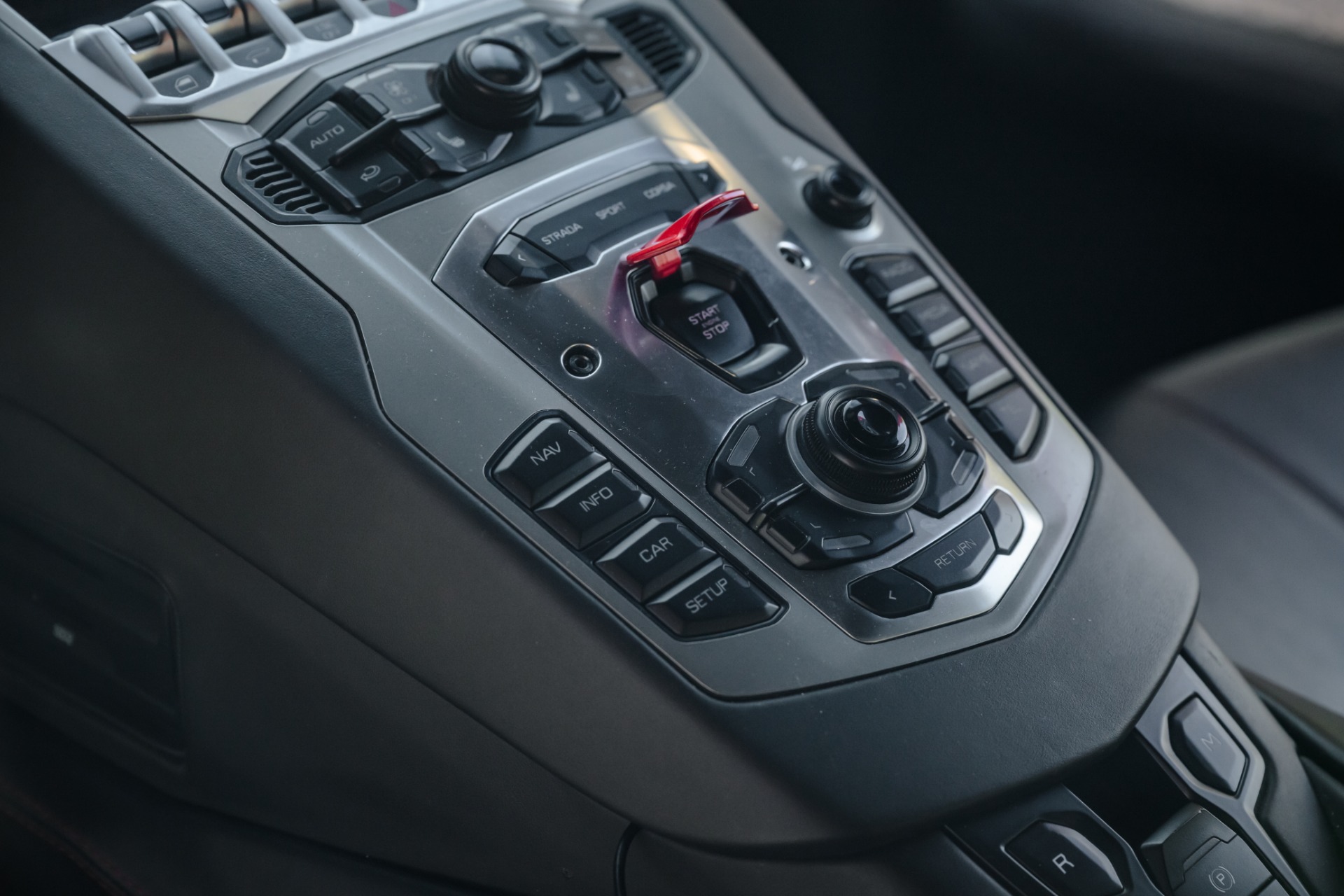 2013 LAMBORGHINI AVENTADOR - Image 25