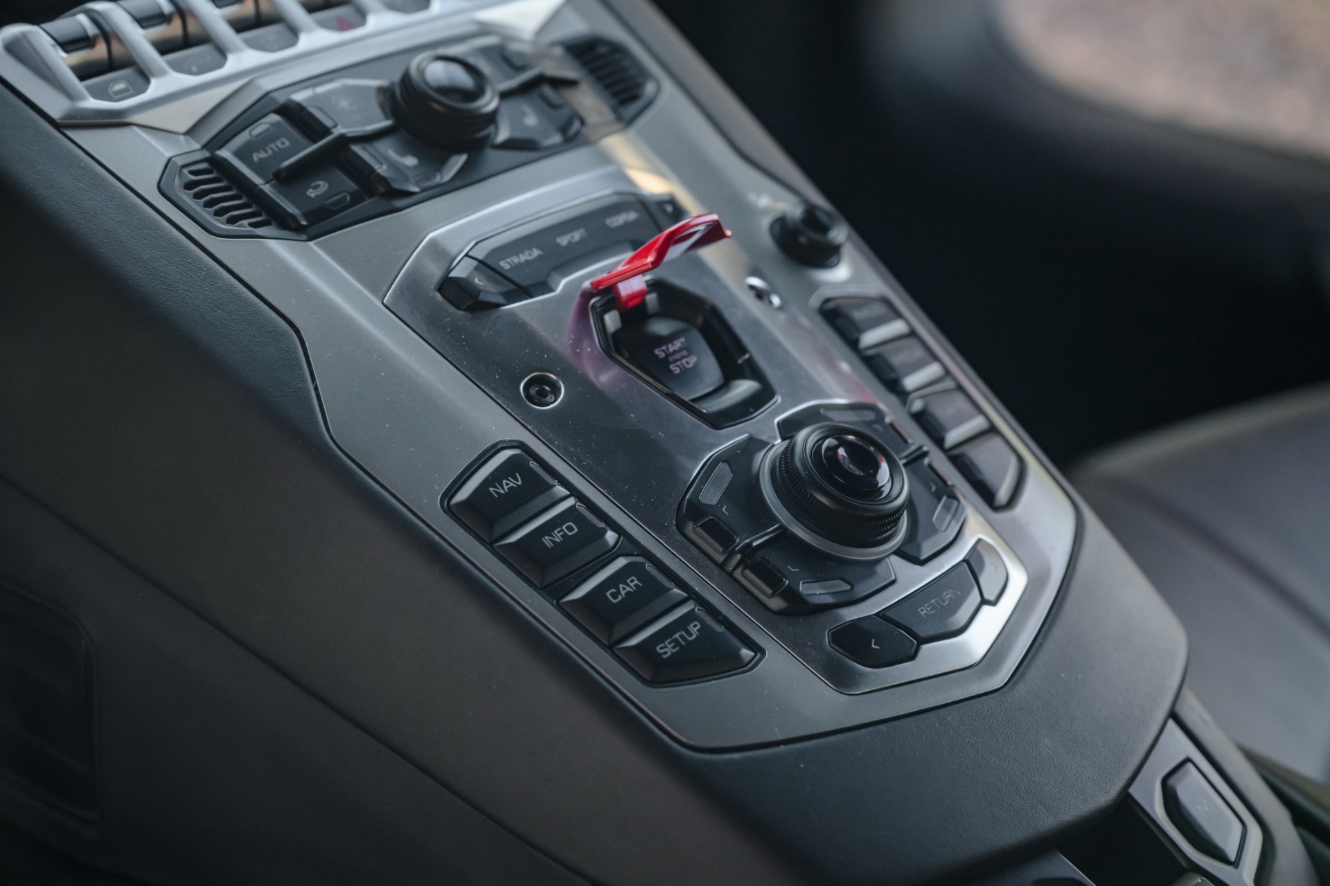 2013 LAMBORGHINI AVENTADOR - Image 27