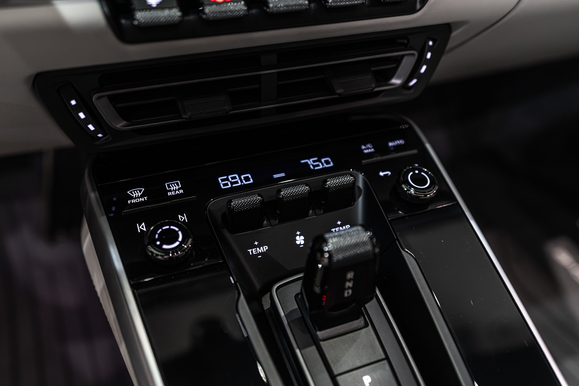 2024 PORSCHE 911 - Image 18