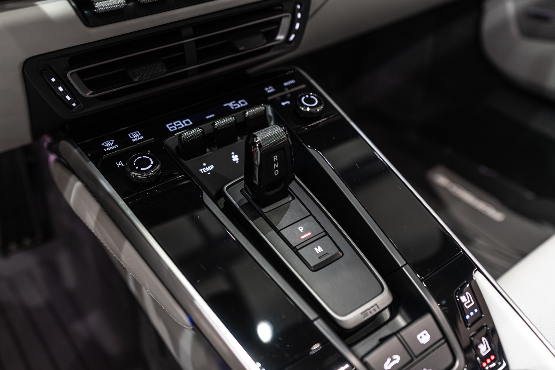 2024 PORSCHE 911 - Image 19