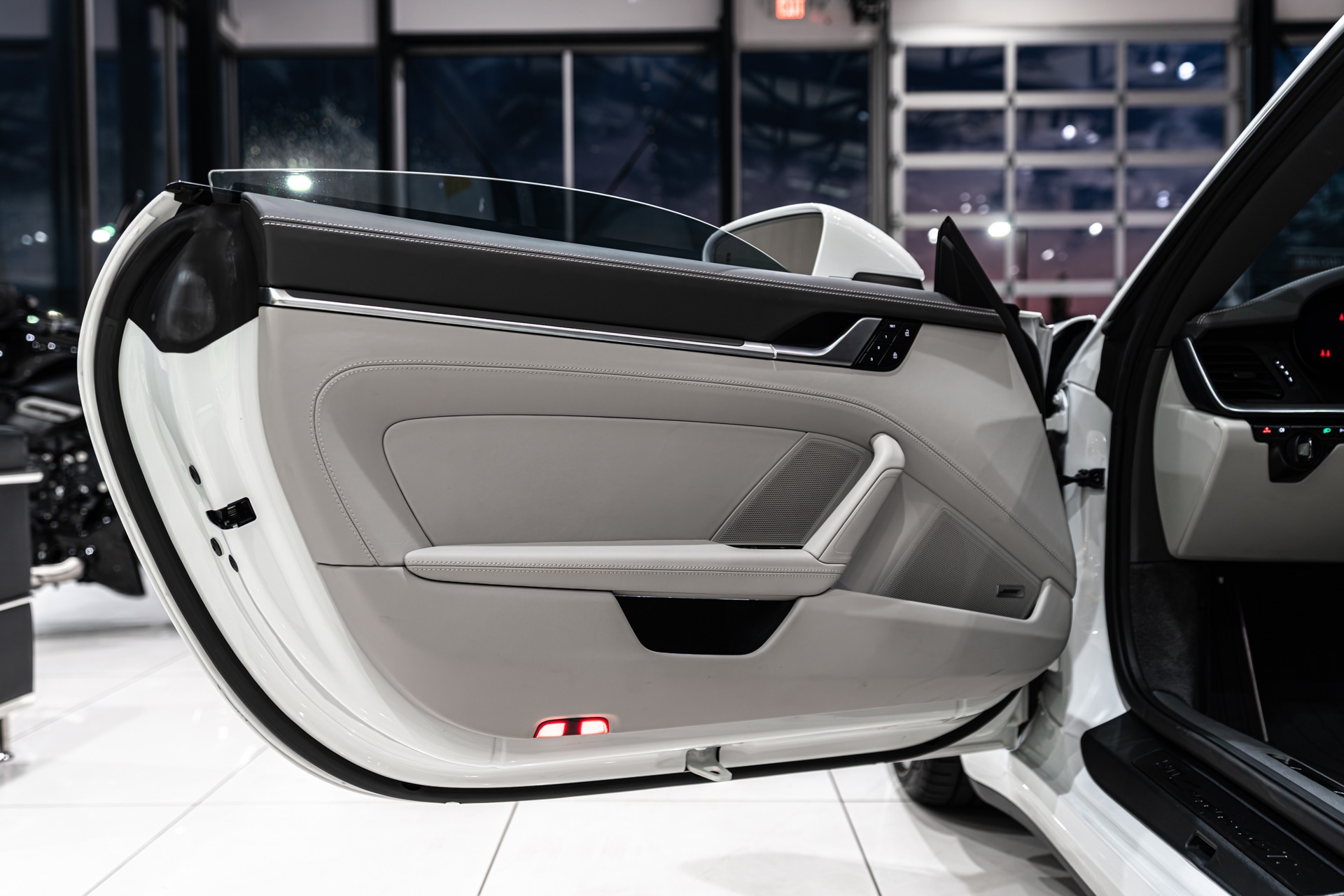 2024 PORSCHE 911 - Image 30