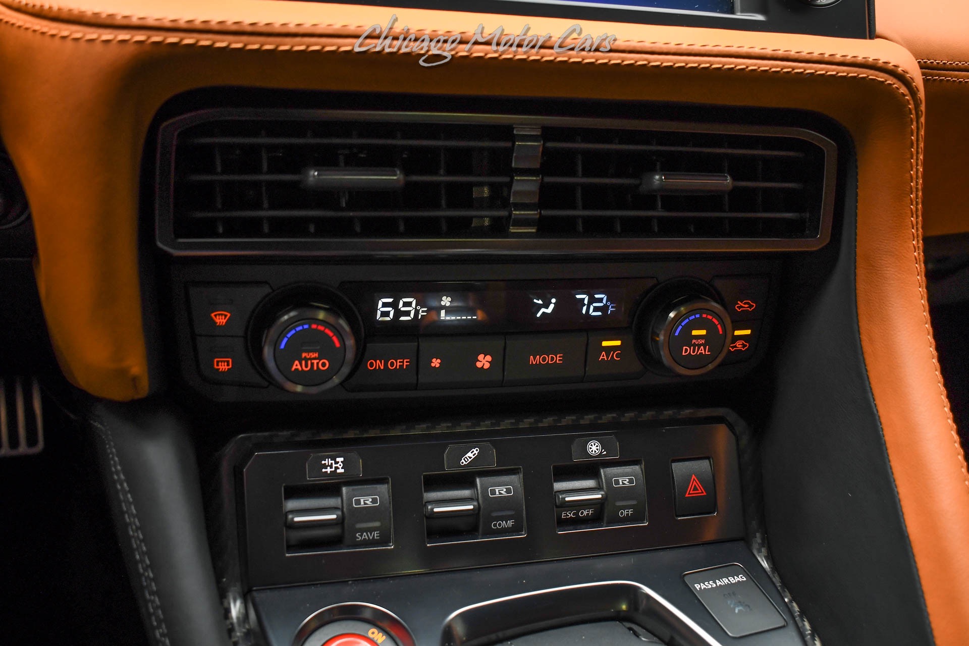 2017 NISSAN GT-R - Image 14