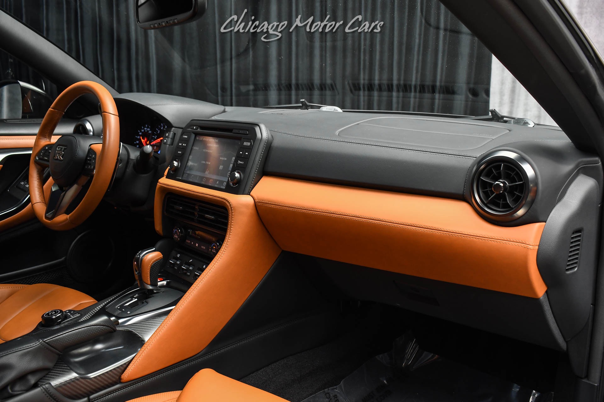 2017 NISSAN GT-R - Image 21