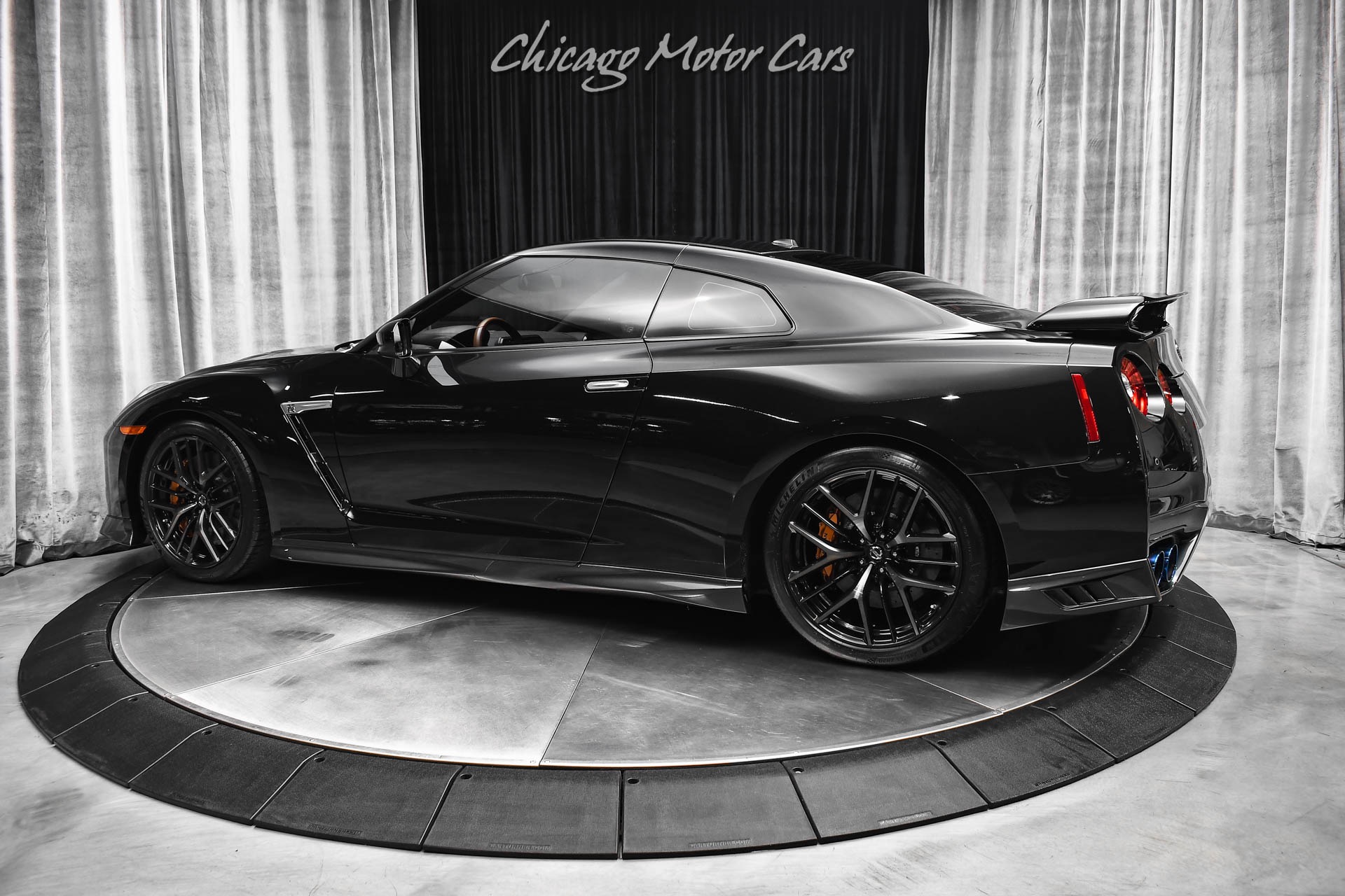 2017 NISSAN GT-R - Image 3