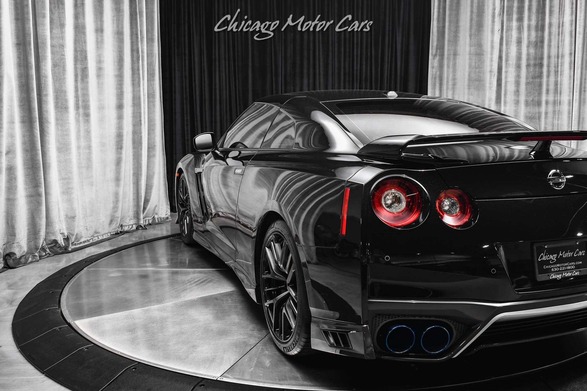 2017 NISSAN GT-R - Image 32