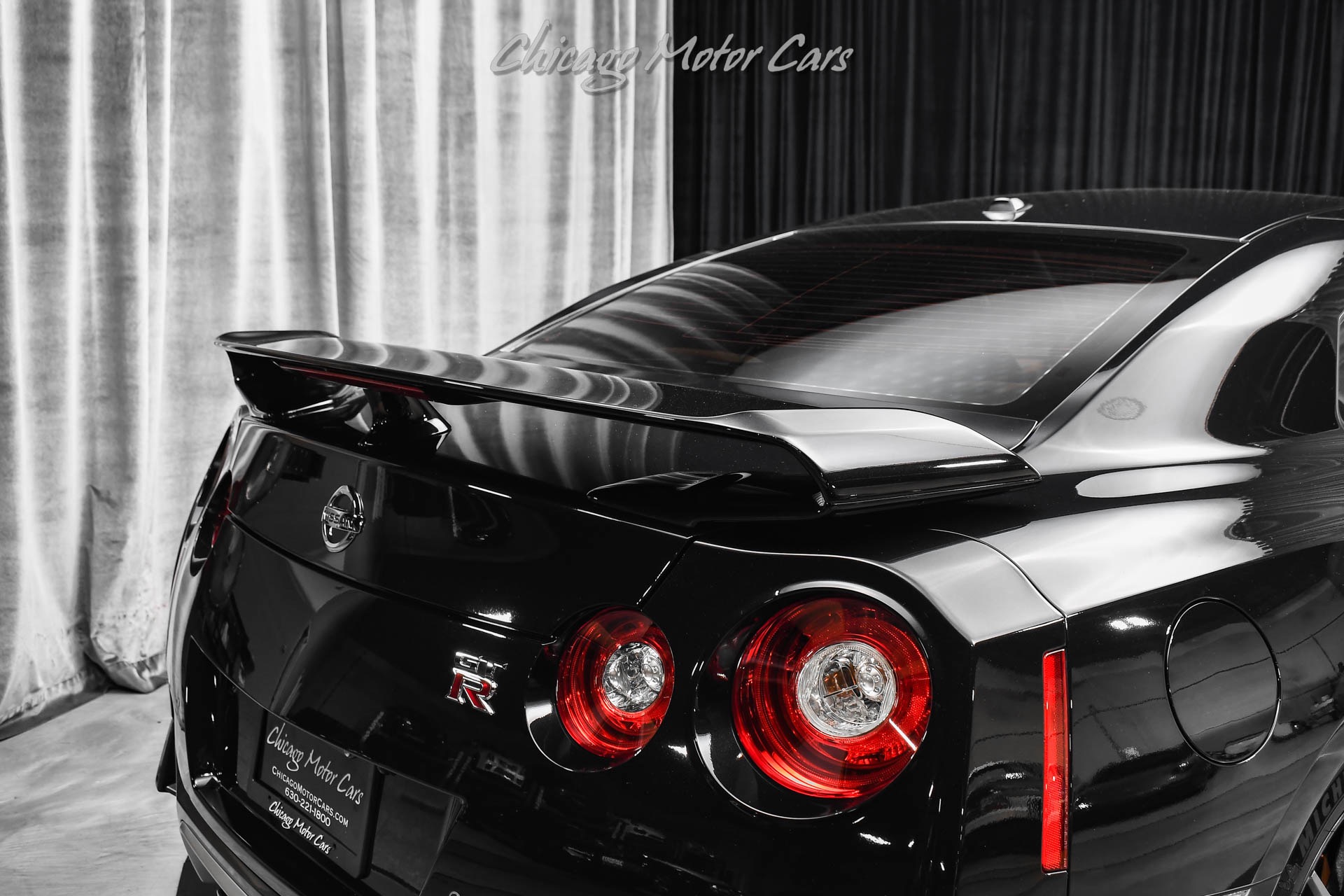 2017 NISSAN GT-R - Image 35