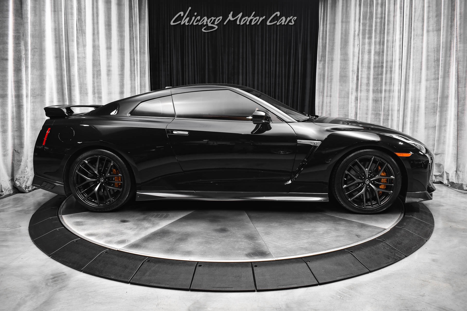 2017 NISSAN GT-R - Image 39