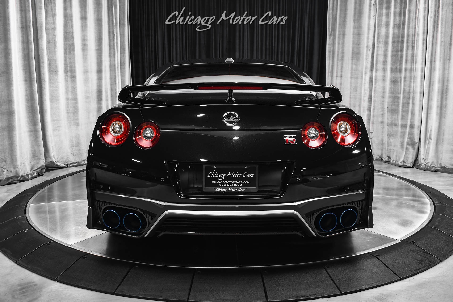 2017 NISSAN GT-R - Image 4