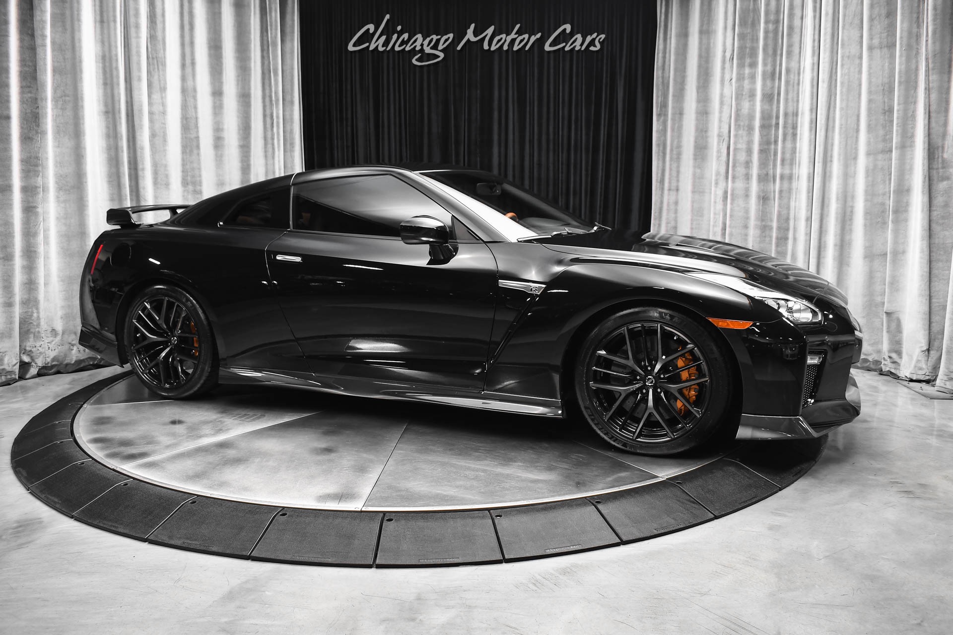 2017 NISSAN GT-R - Image 6