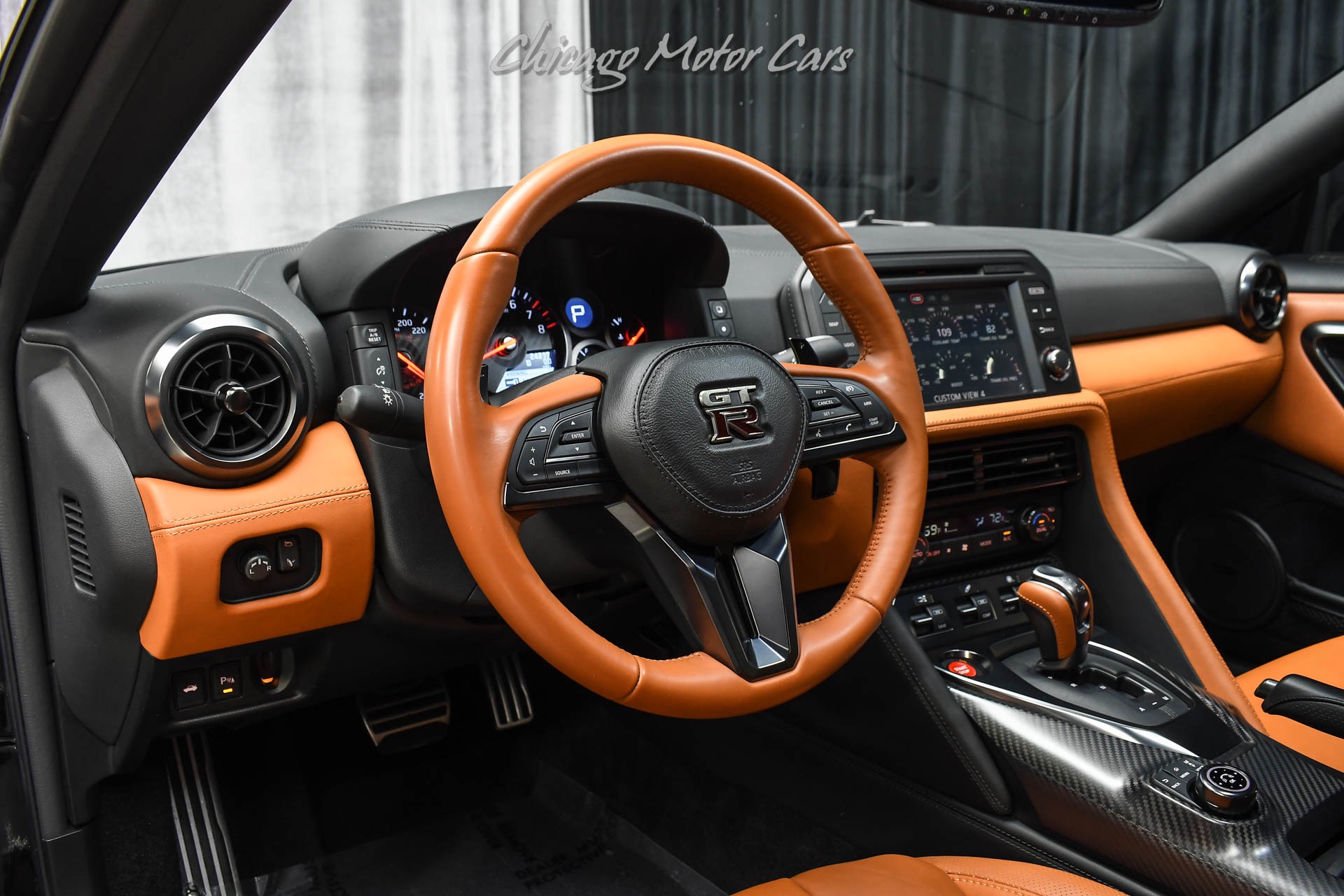 2017 NISSAN GT-R - Image 8