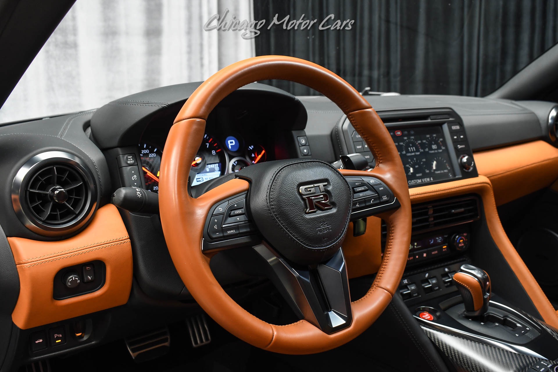 2017 NISSAN GT-R - Image 9