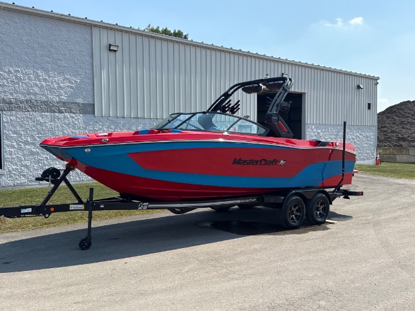 Used 2022 Mastercraft XT24 24ft Crossover, SurfStar System w/ Position-sensor Tech, 6.0L Ilmor Engine for sale $118,800 at Chicago Motor Cars in West Chicago IL 60185 4