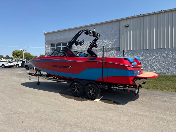 Used 2022 Mastercraft XT24 24ft Crossover, SurfStar System w/ Position-sensor Tech, 6.0L Ilmor Engine for sale $118,800 at Chicago Motor Cars in West Chicago IL 60185 5