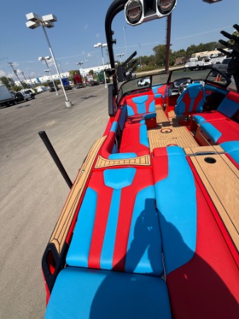 Used 2022 Mastercraft XT24 24ft Crossover, SurfStar System w/ Position-sensor Tech, 6.0L Ilmor Engine for sale $118,800 at Chicago Motor Cars in West Chicago IL 60185 6