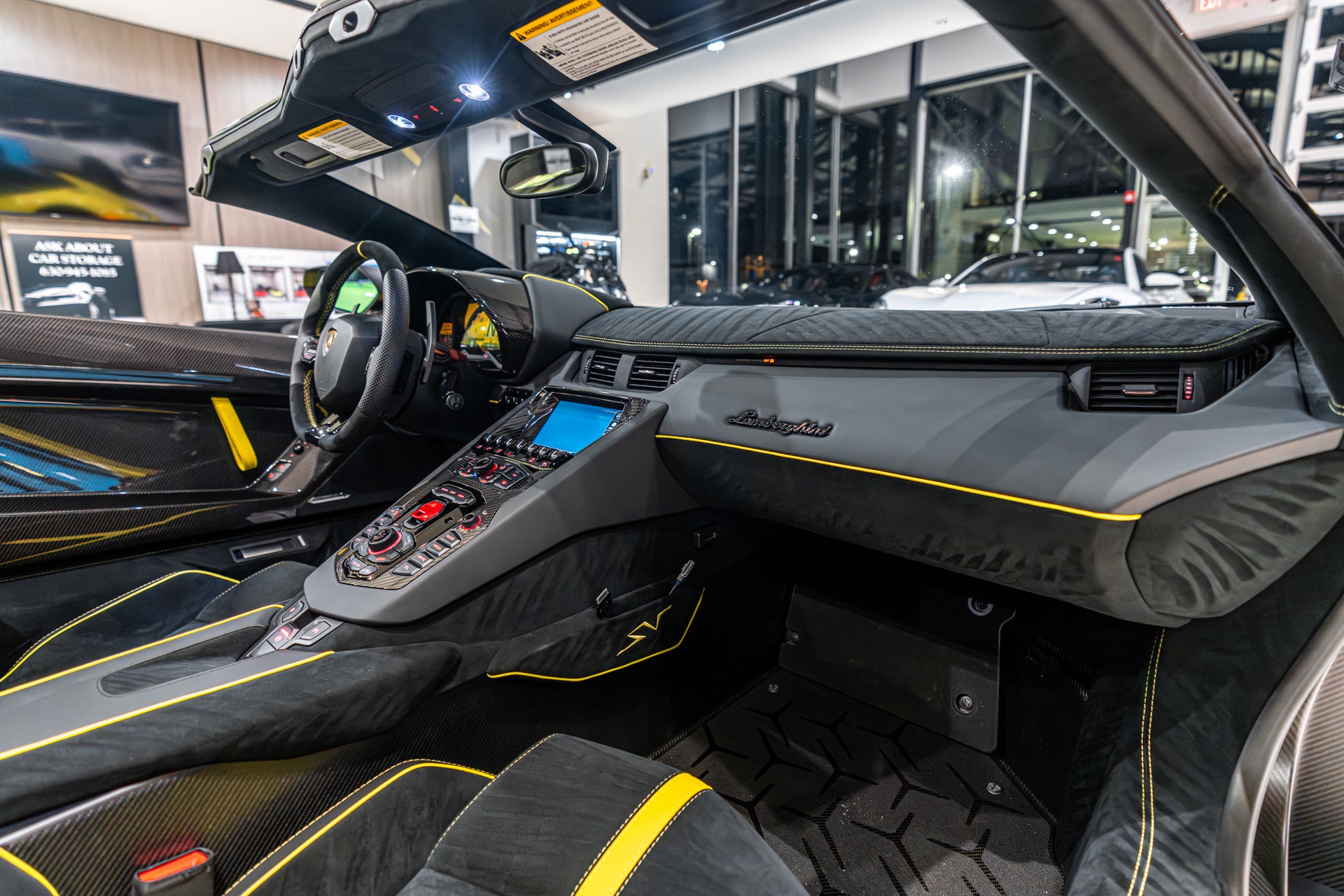 2017 LAMBORGHINI AVENTADOR - Image 25