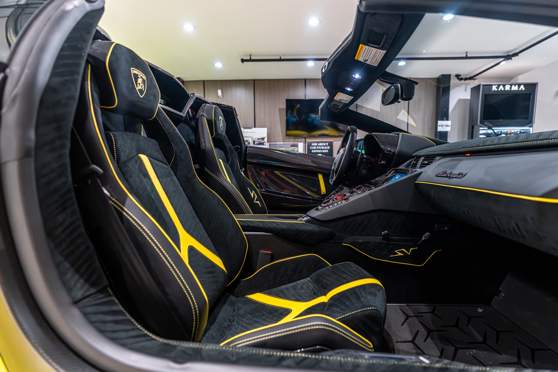 2017 LAMBORGHINI AVENTADOR - Image 28