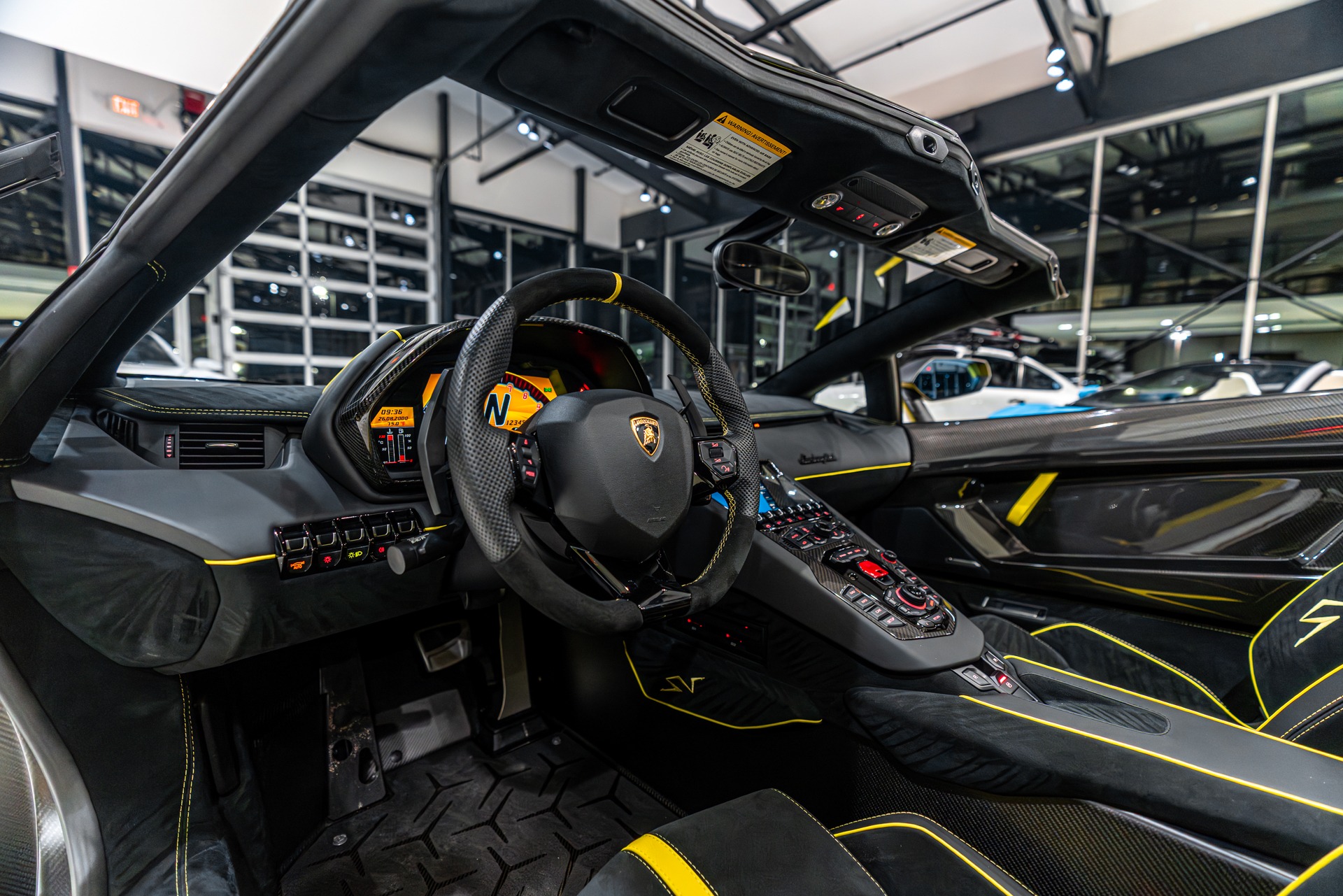 2017 LAMBORGHINI AVENTADOR - Image 7