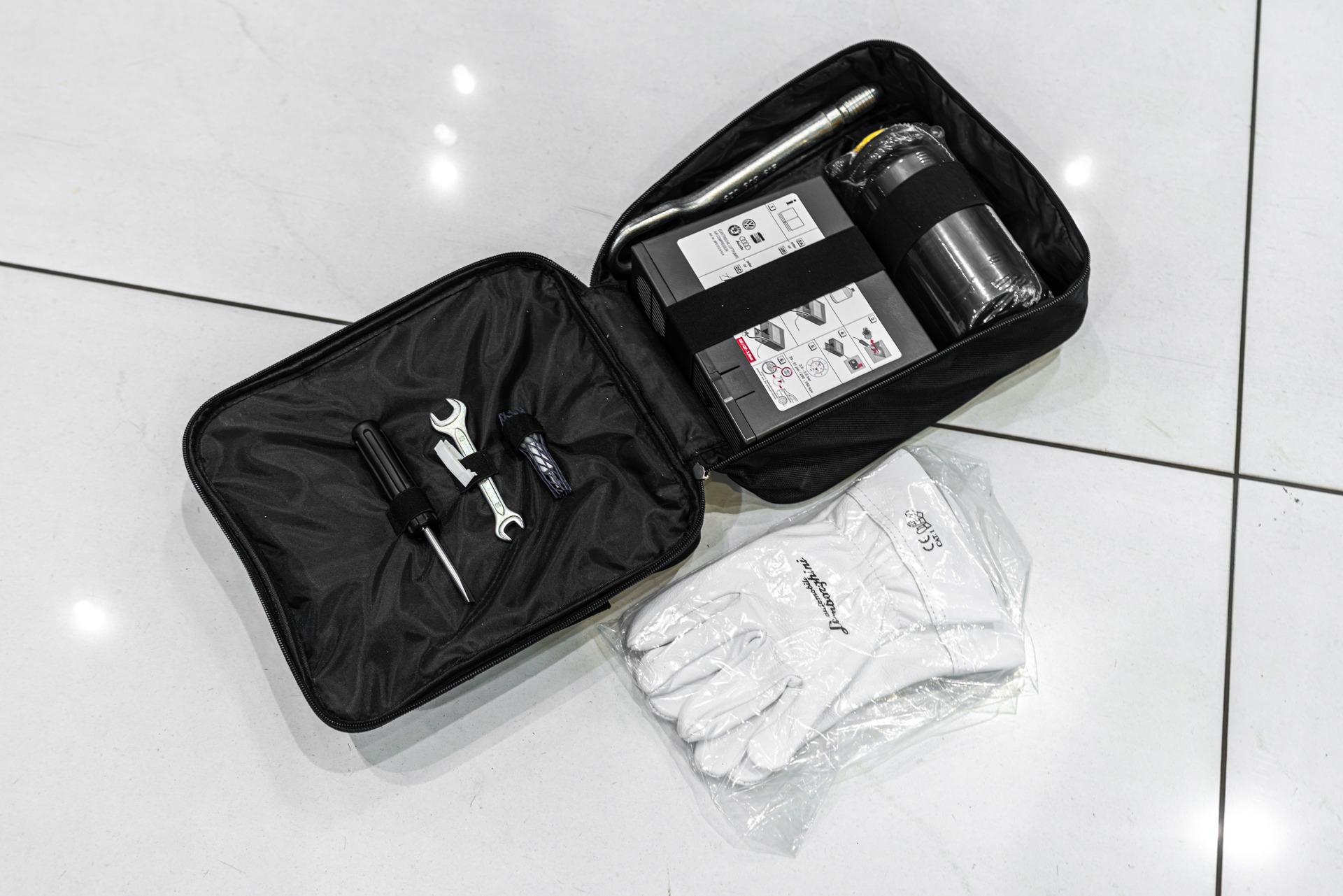 2017 LAMBORGHINI AVENTADOR - Image 74