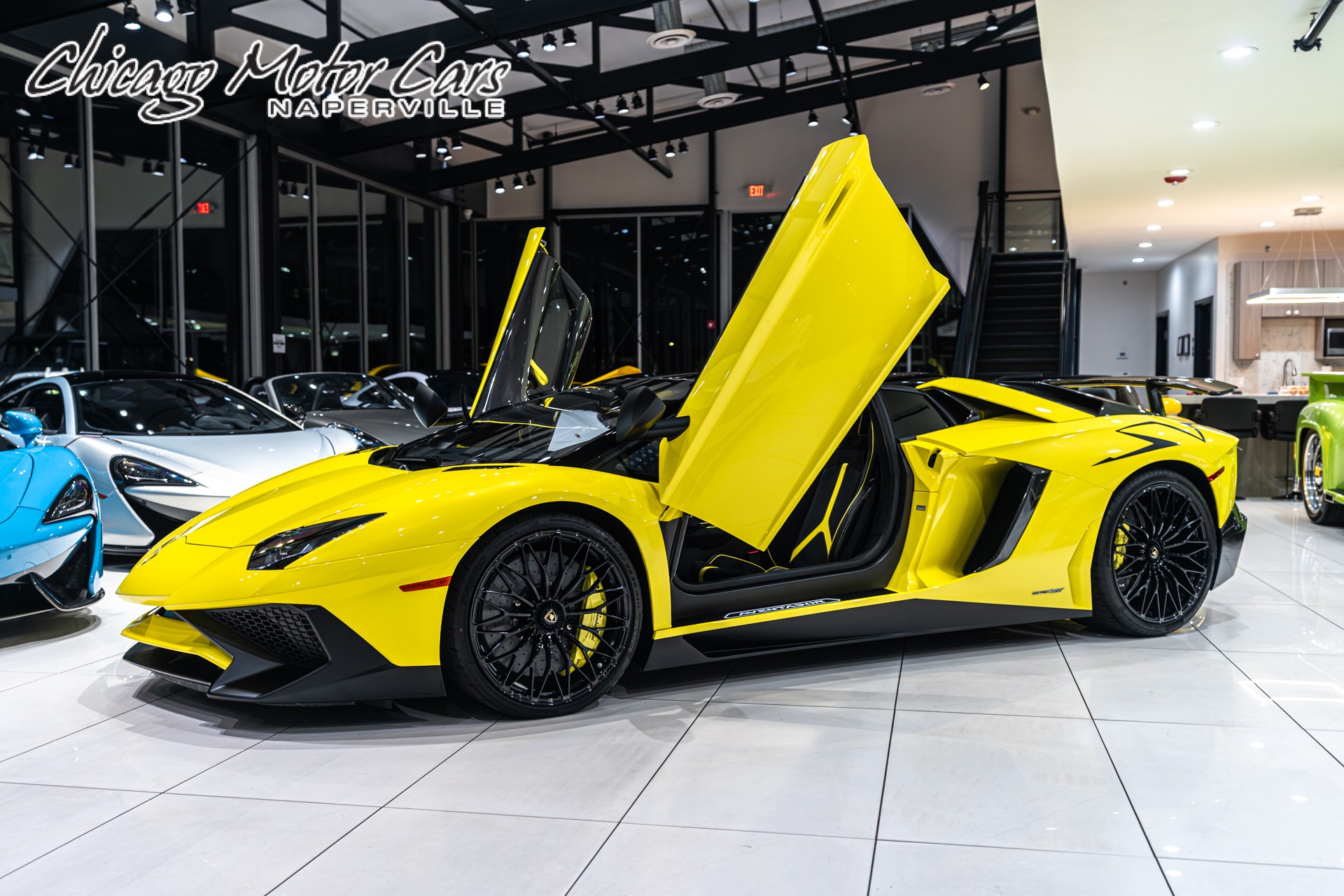 2017 LAMBORGHINI AVENTADOR - Image 1