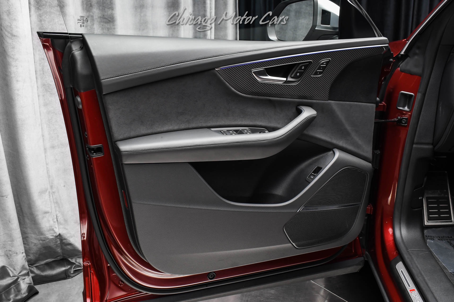 2024 AUDI RS Q8 - Image 32