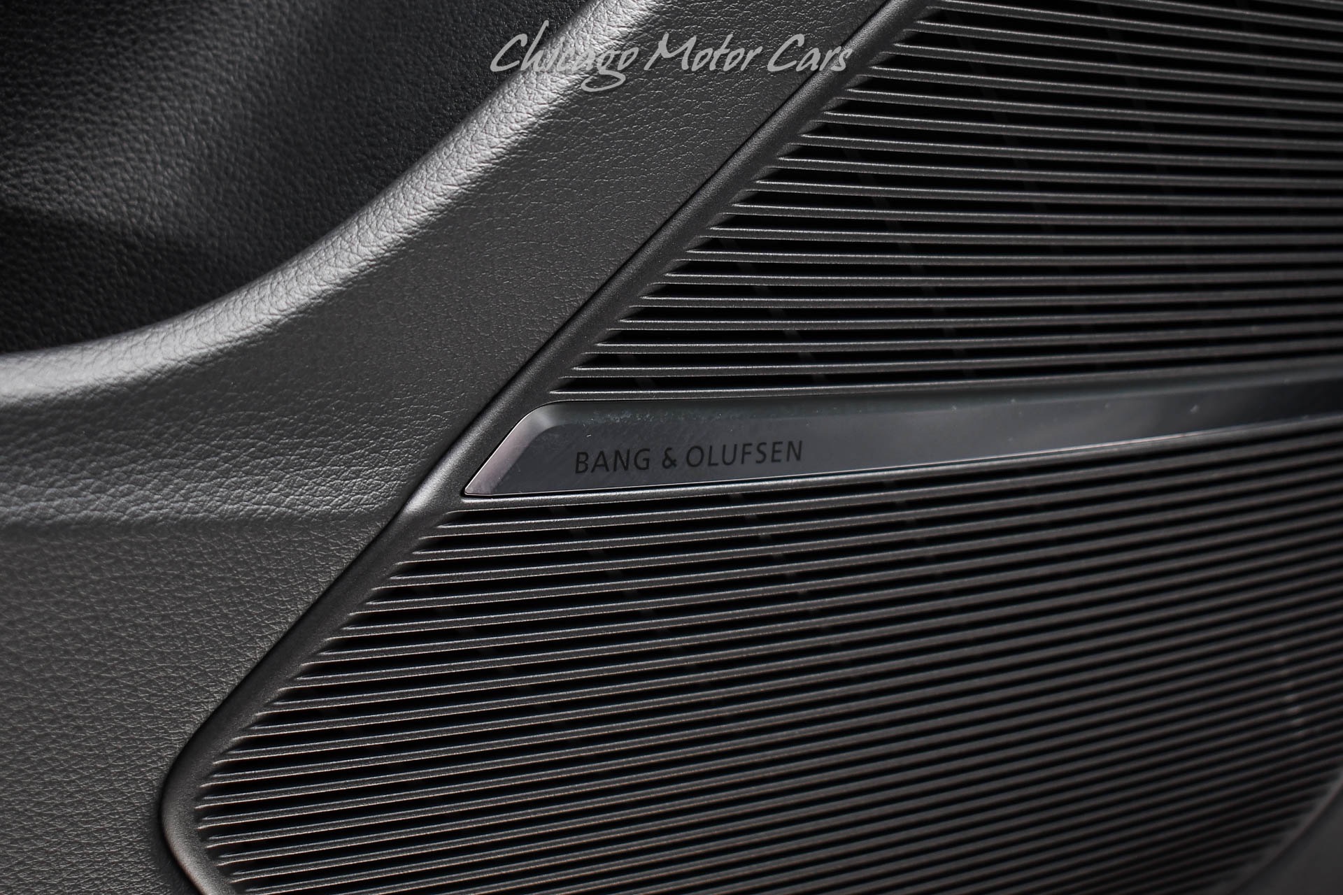 2024 AUDI RS Q8 - Image 33