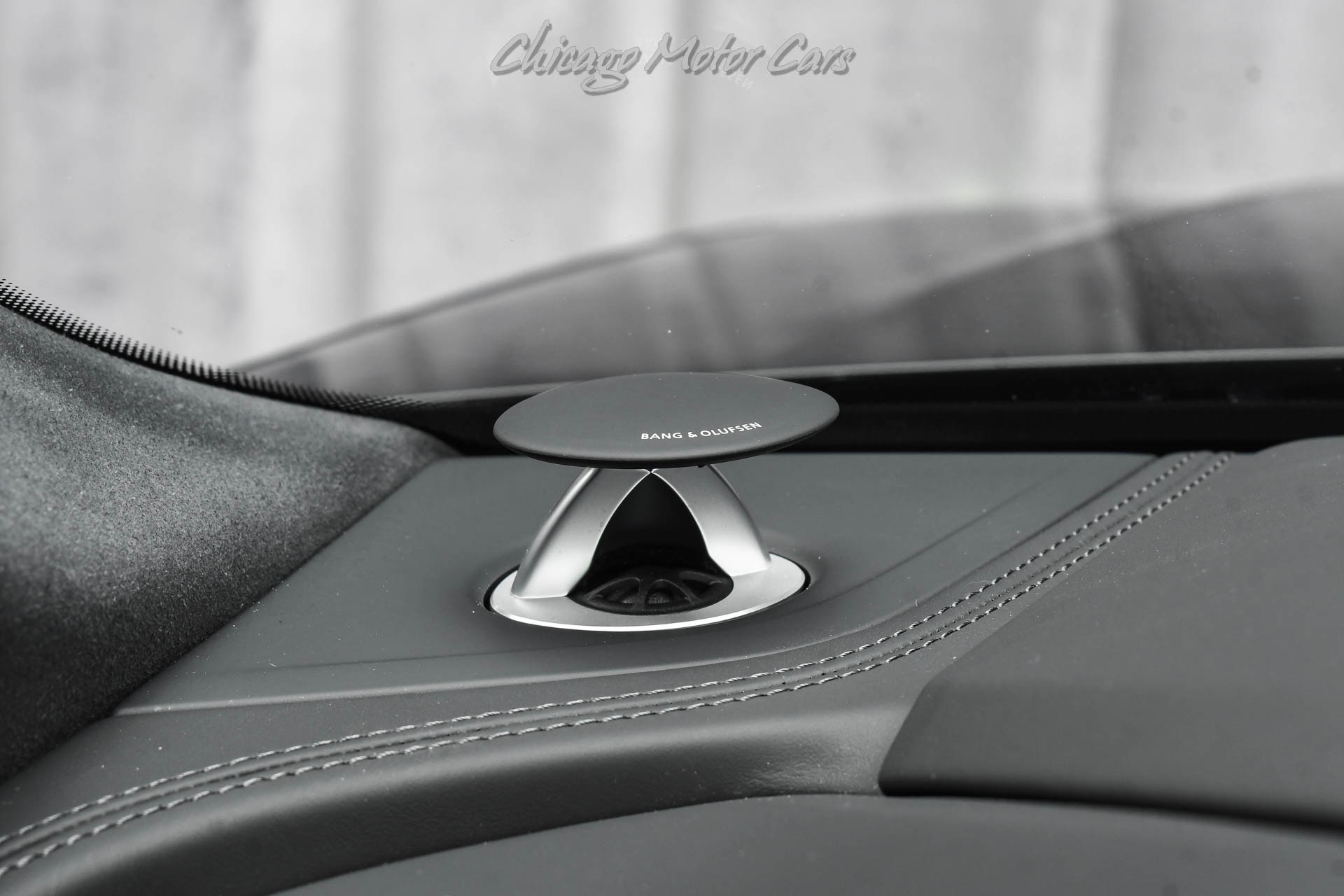 2025 AUDI RS Q8 - Image 10