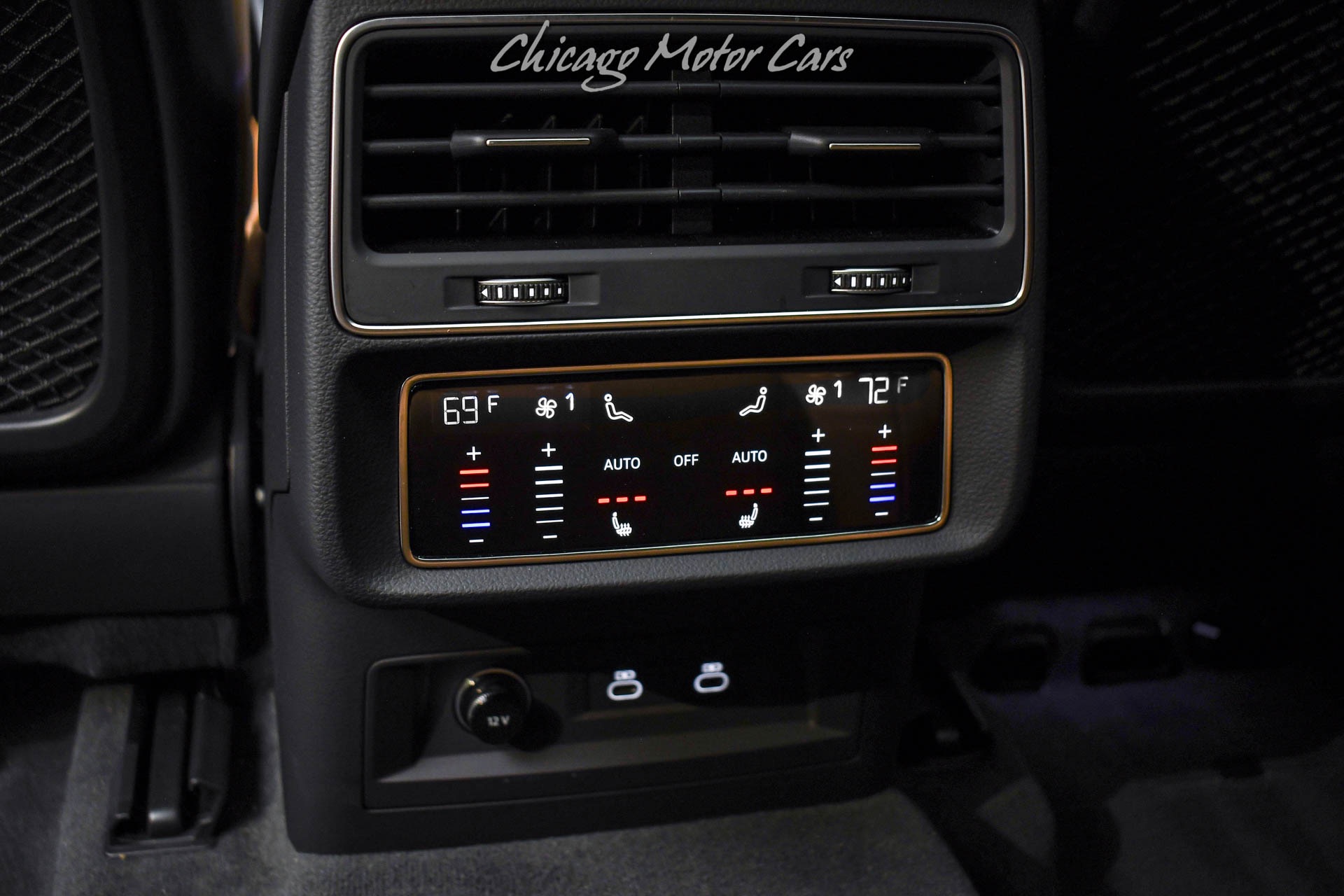 2025 AUDI RS Q8 - Image 29