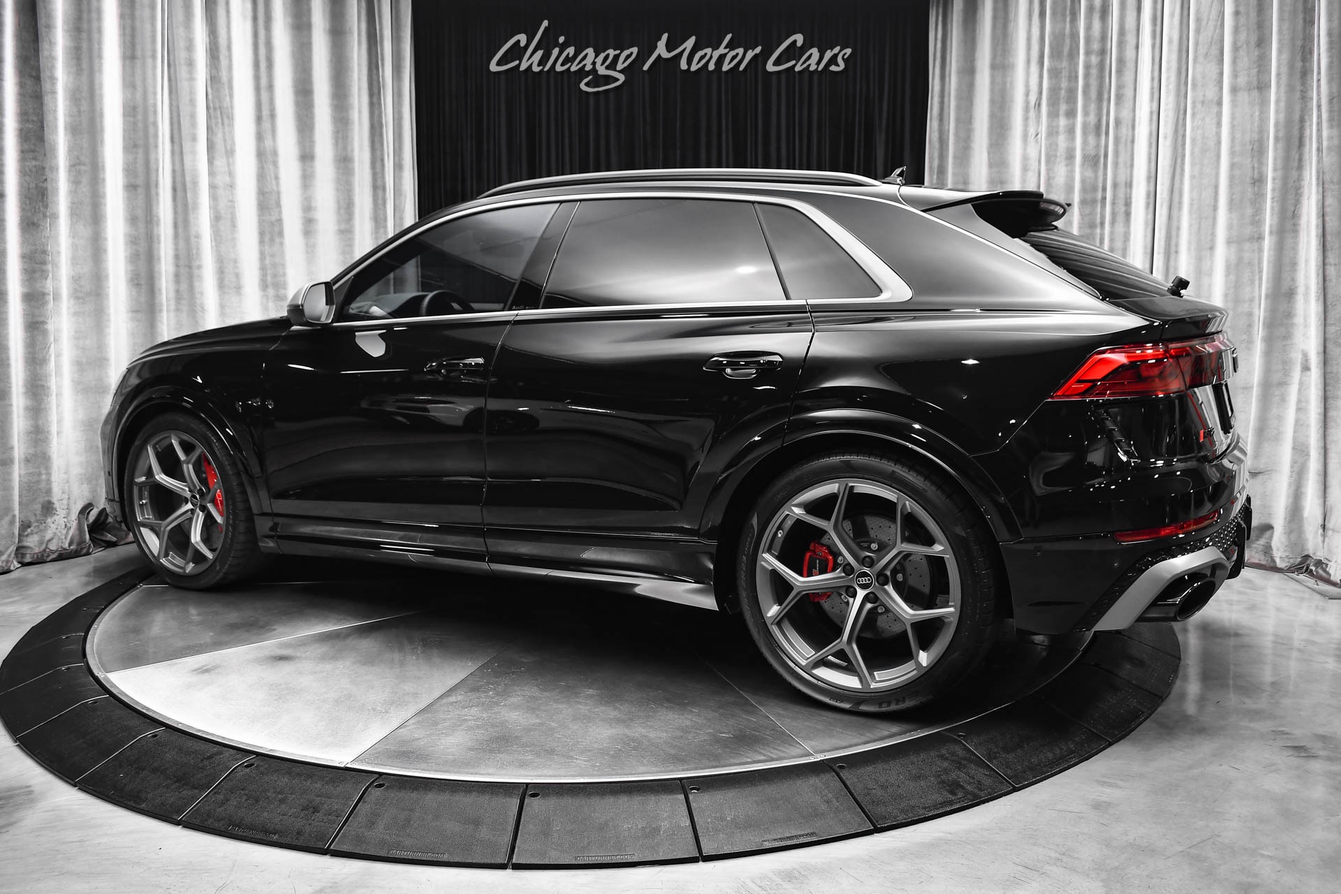 2025 AUDI RS Q8 - Image 3