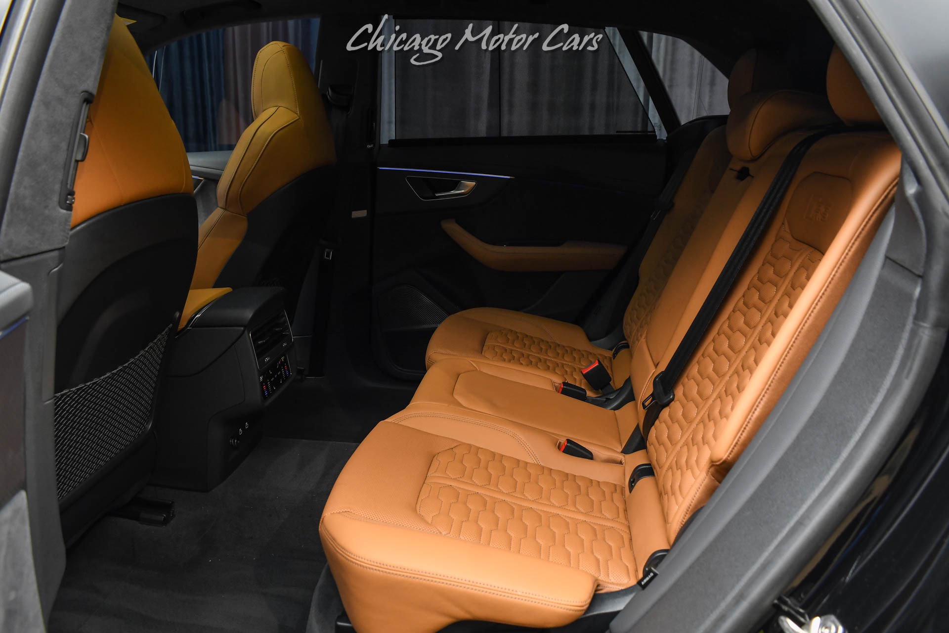 2025 AUDI RS Q8 - Image 30