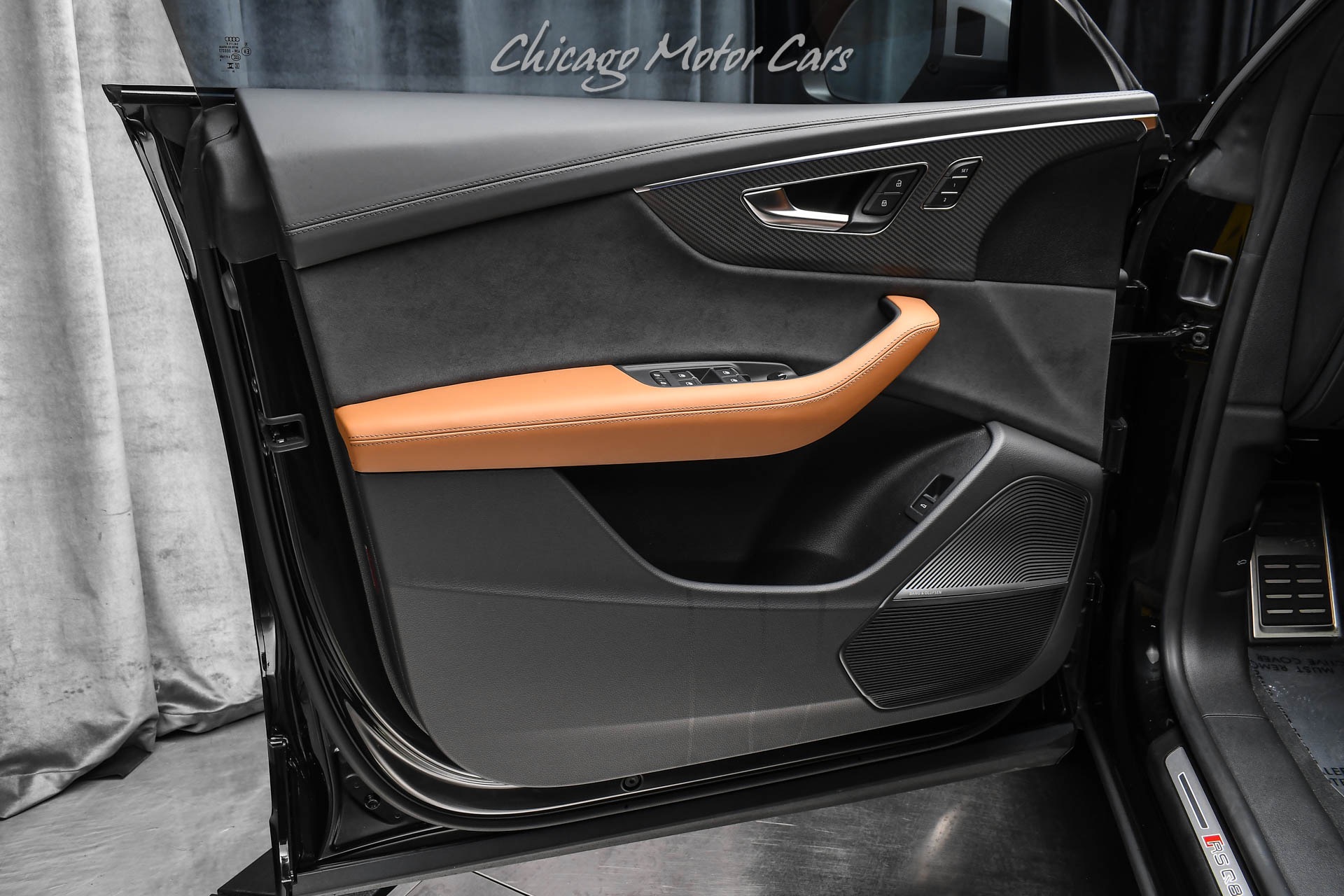 2025 AUDI RS Q8 - Image 35