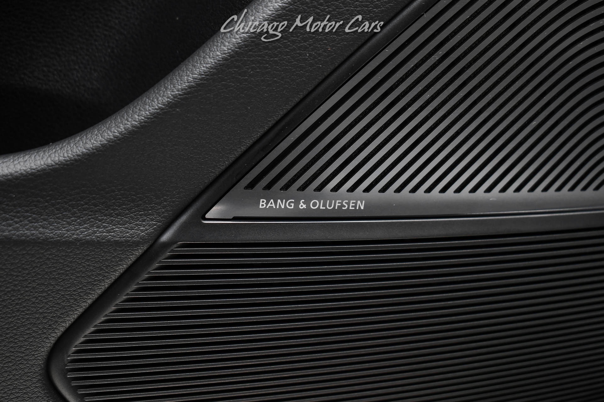 2025 AUDI RS Q8 - Image 36