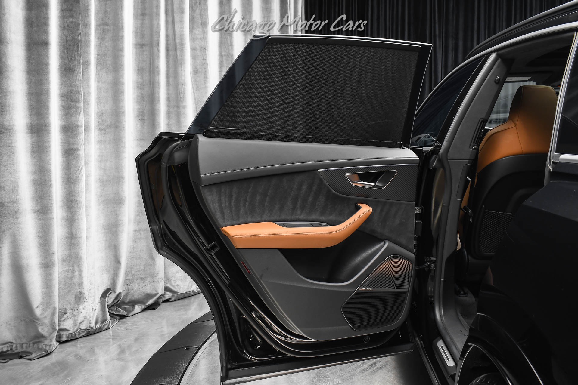 2025 AUDI RS Q8 - Image 38