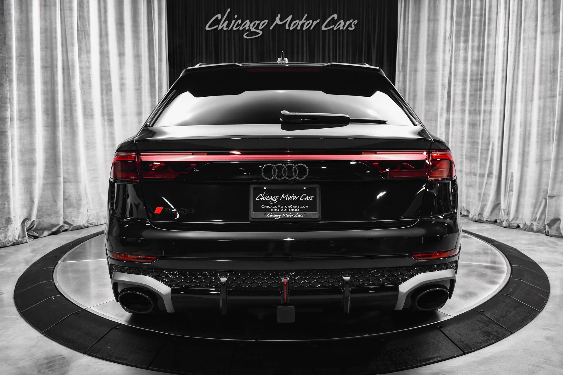 2025 AUDI RS Q8 - Image 4