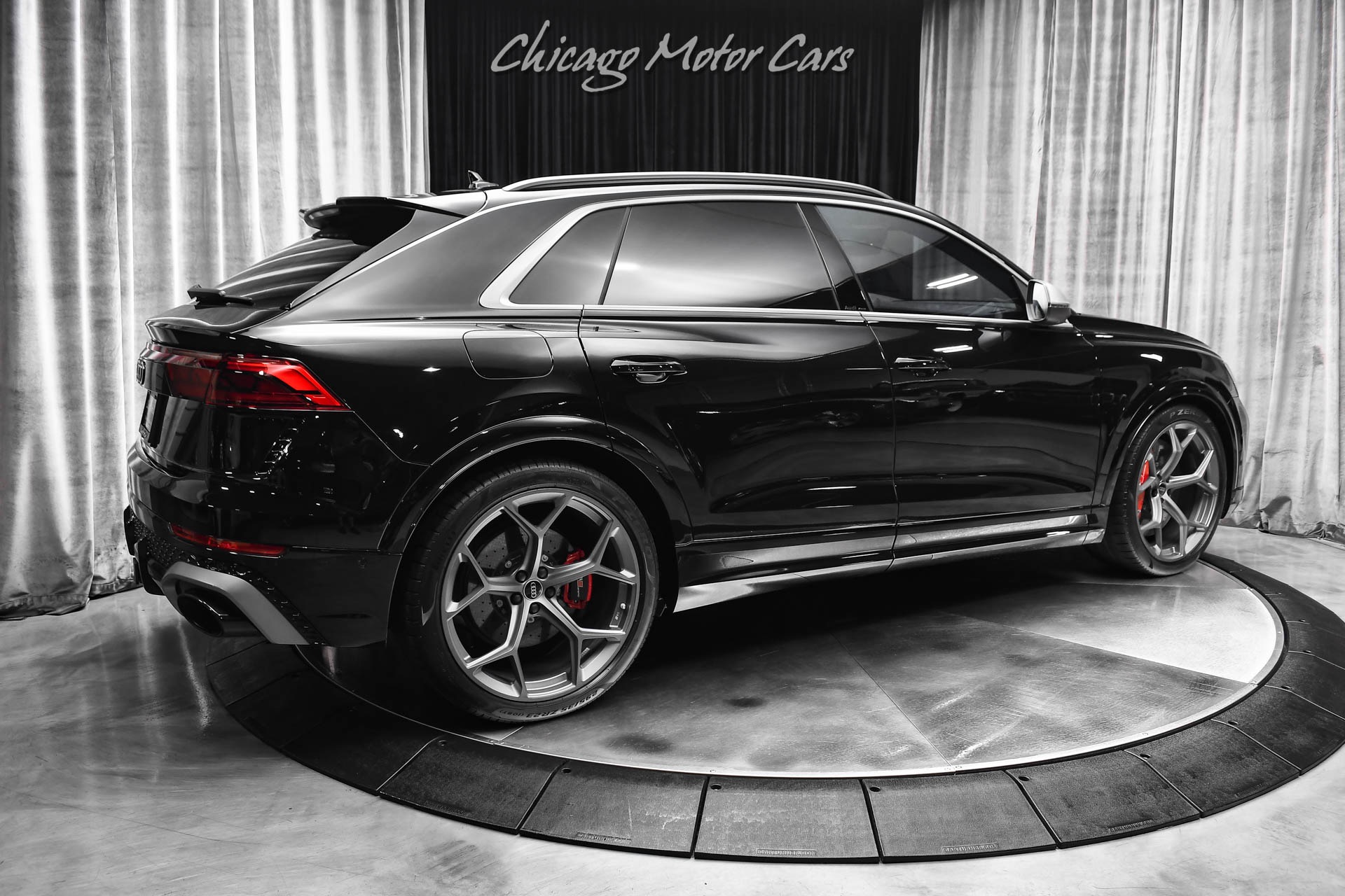 2025 AUDI RS Q8 - Image 5