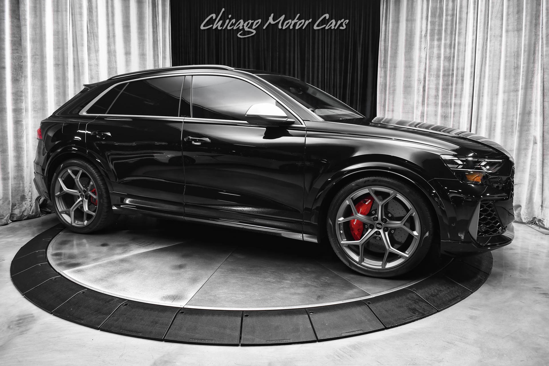 2025 AUDI RS Q8 - Image 6