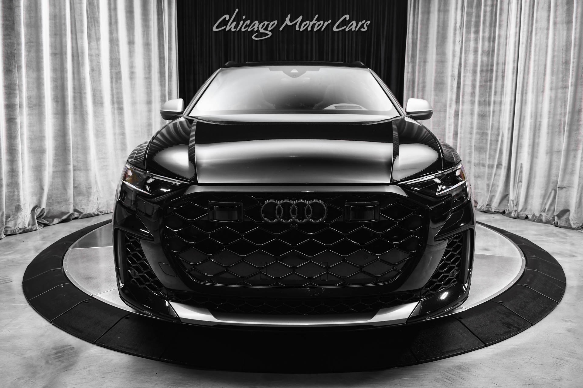 2025 AUDI RS Q8 - Image 7