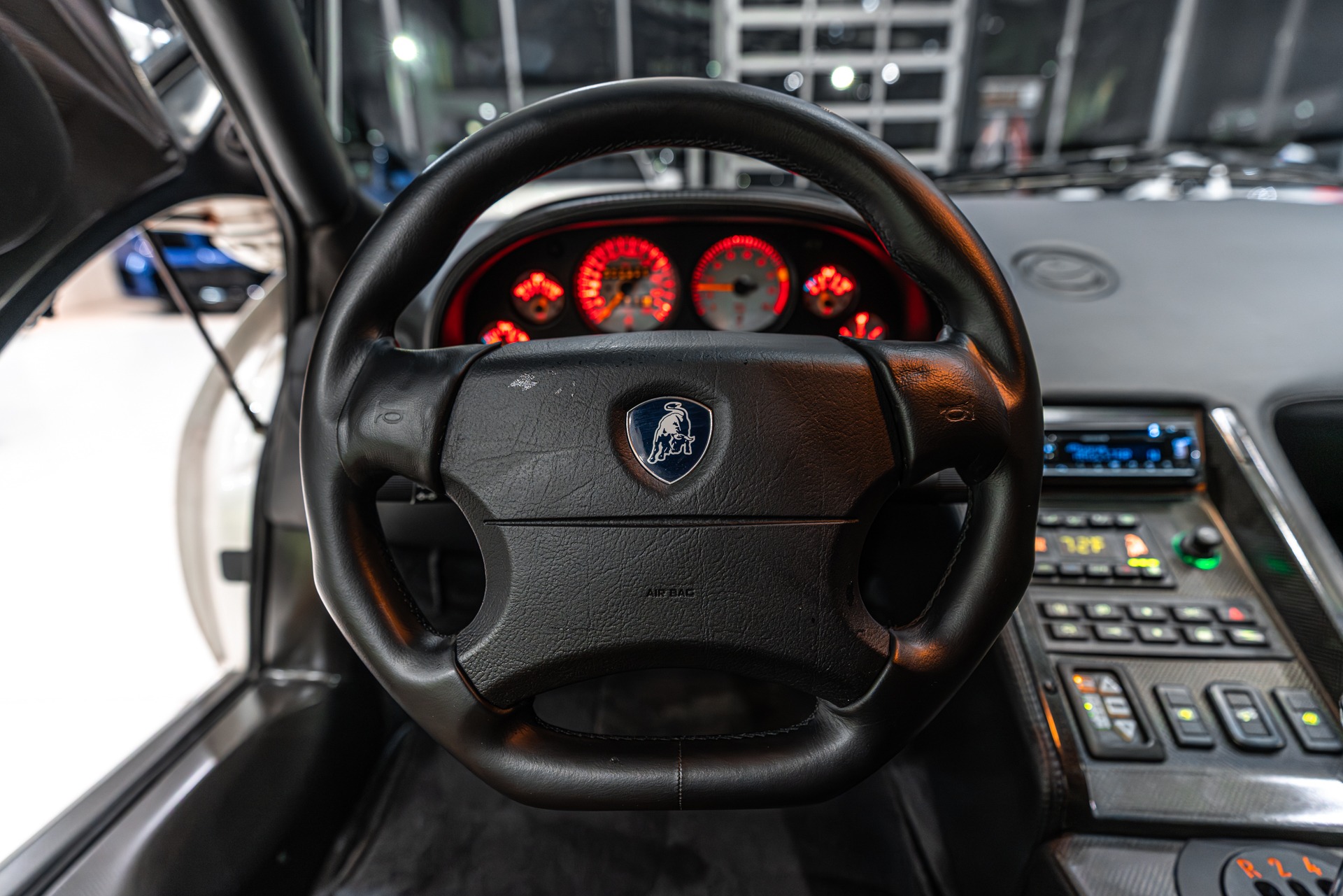 1992 LAMBORGHINI DIABLO - Image 11