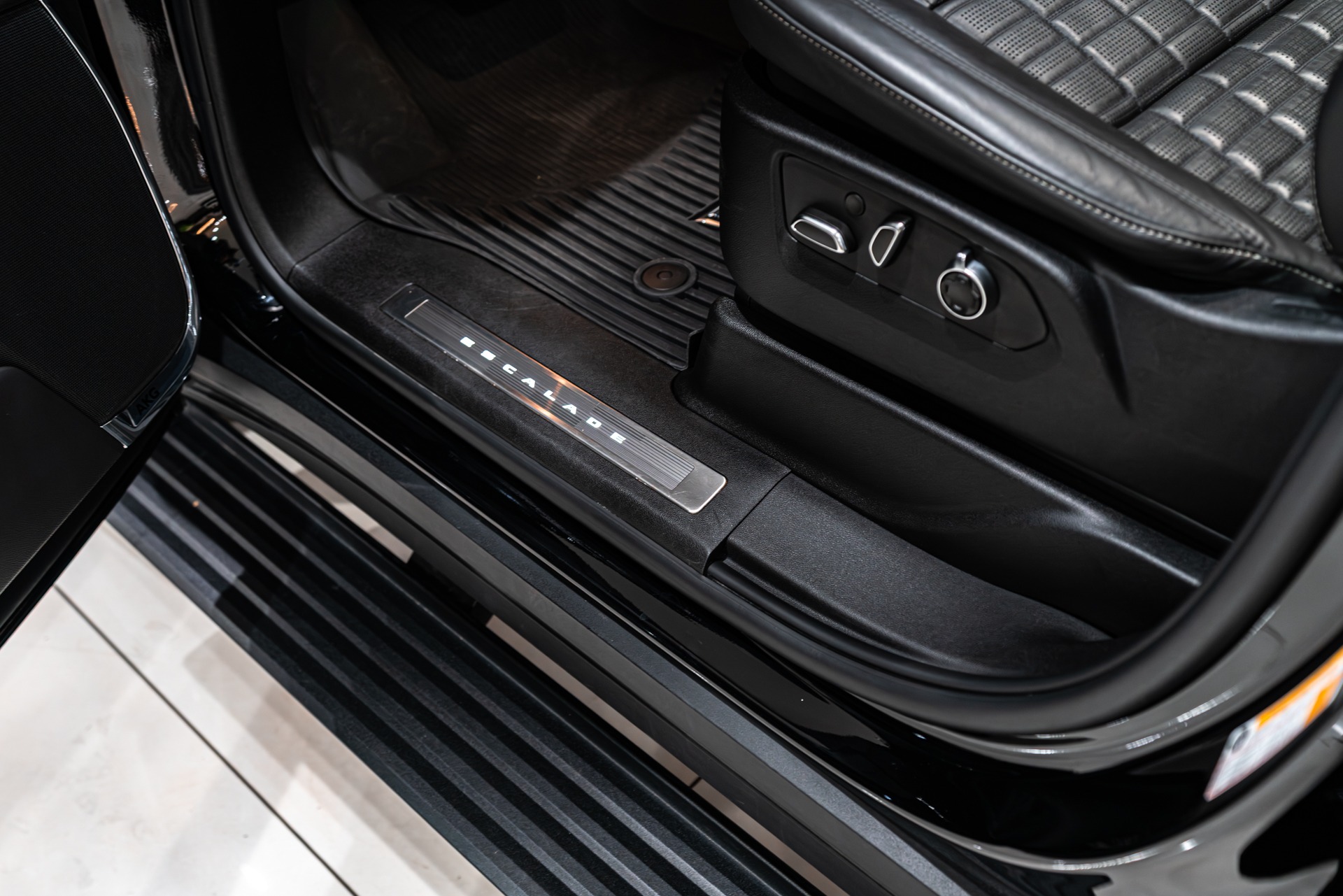 2023 CADILLAC ESCALADE ESV - Image 43