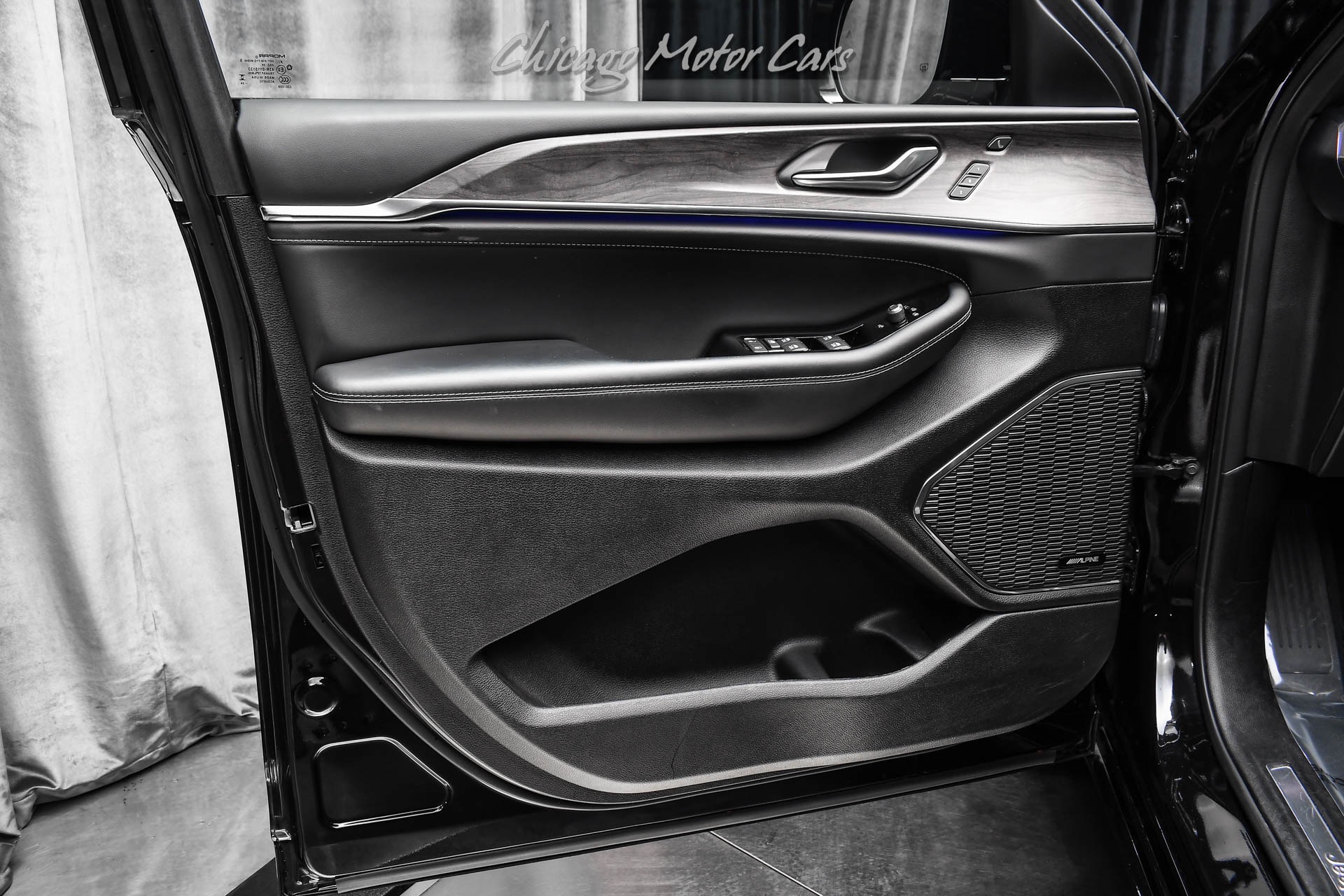 2024 JEEP GRAND CHEROKEE L - Image 37