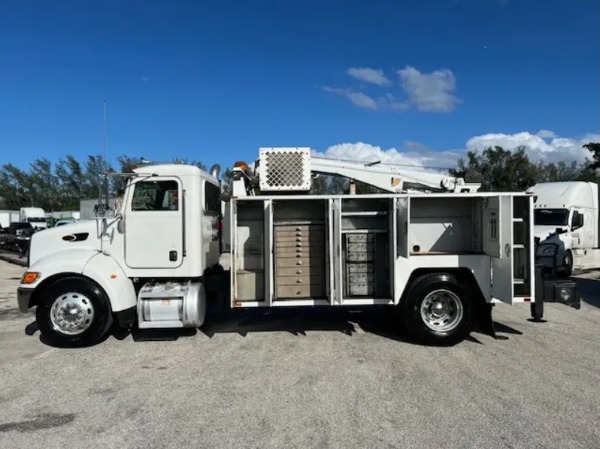 Used 2009 Peterbilt 335 Mechanics Service Crane Truck for sale Sold at Chicago Motor Cars in West Chicago IL 60185 4