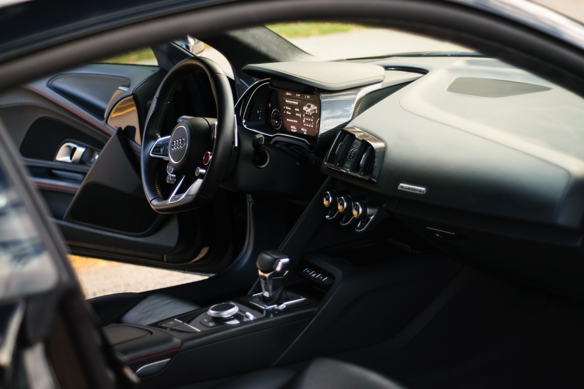 2020 AUDI R8 - Image 13