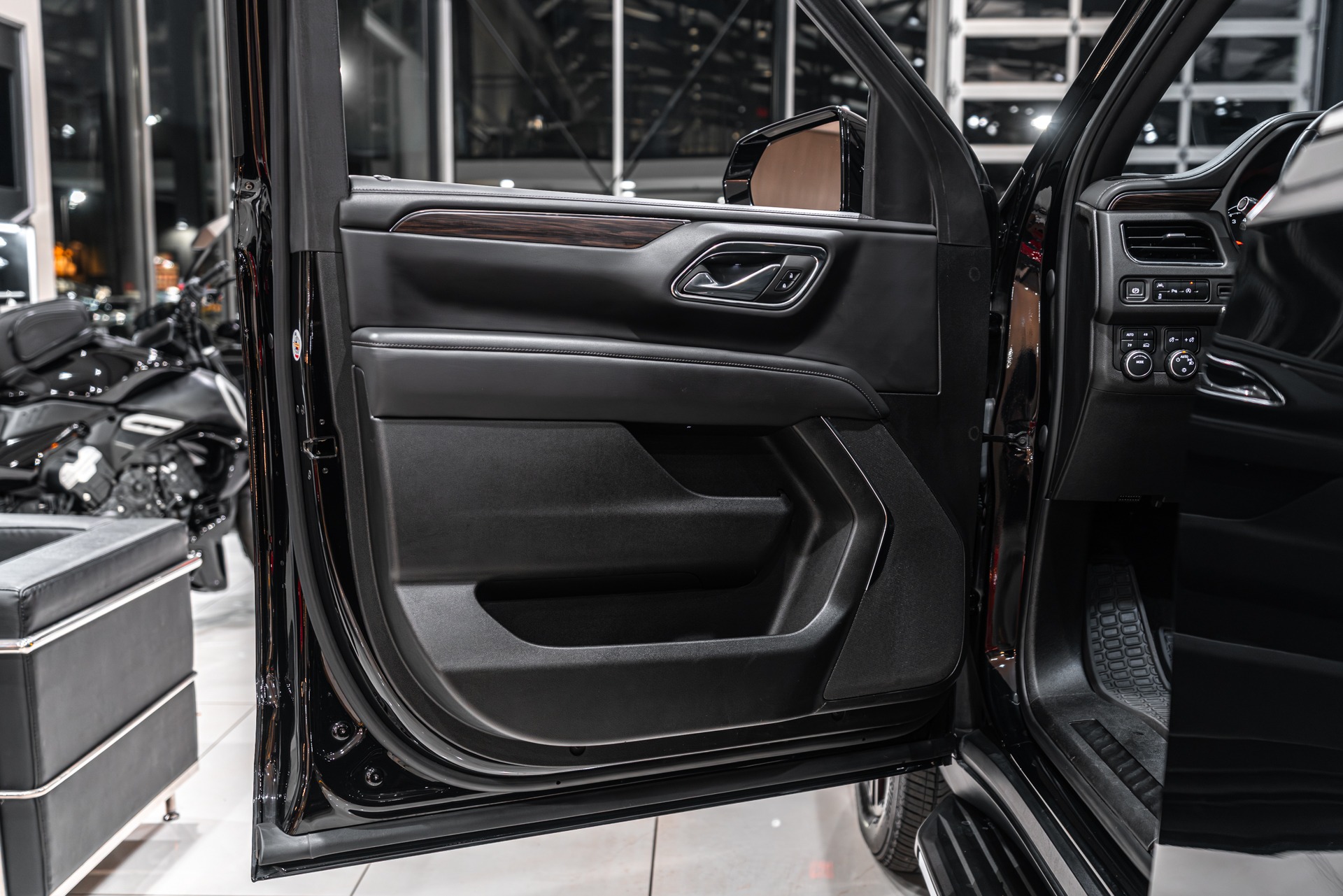 2023 CHEVROLET TAHOE - Image 31