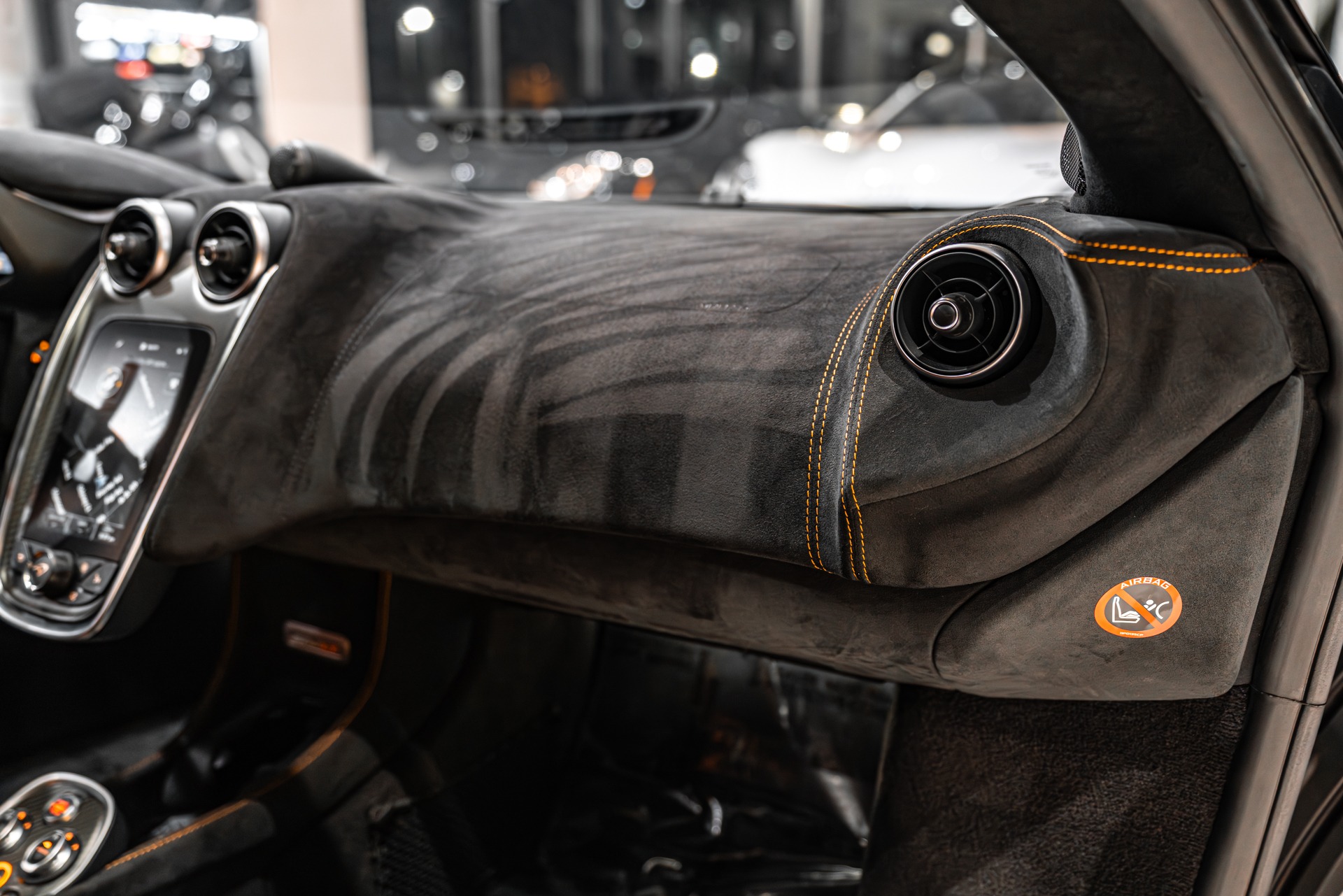 2019 MCLAREN 600LT - Image 28