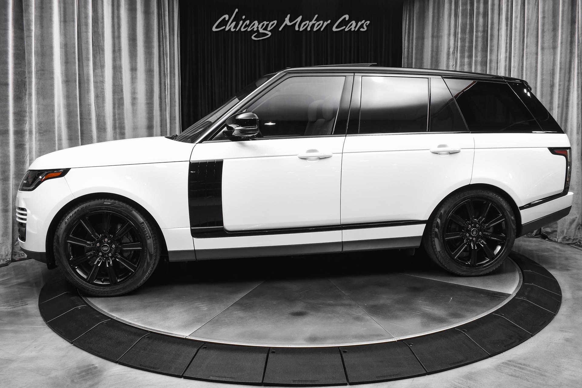 Used 2022 Land Rover Range Rover Black Exterior Pkg Black Contrast Roof 21 9-Spoke 9001 Wheels for sale Sold at Chicago Motor Cars in West Chicago IL 60185 1