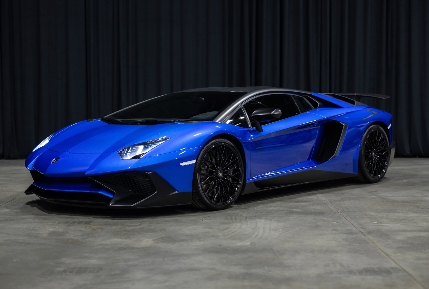 Used 2017 Lamborghini Aventador SV LP750-4 Factory Carbon Roof Blu
