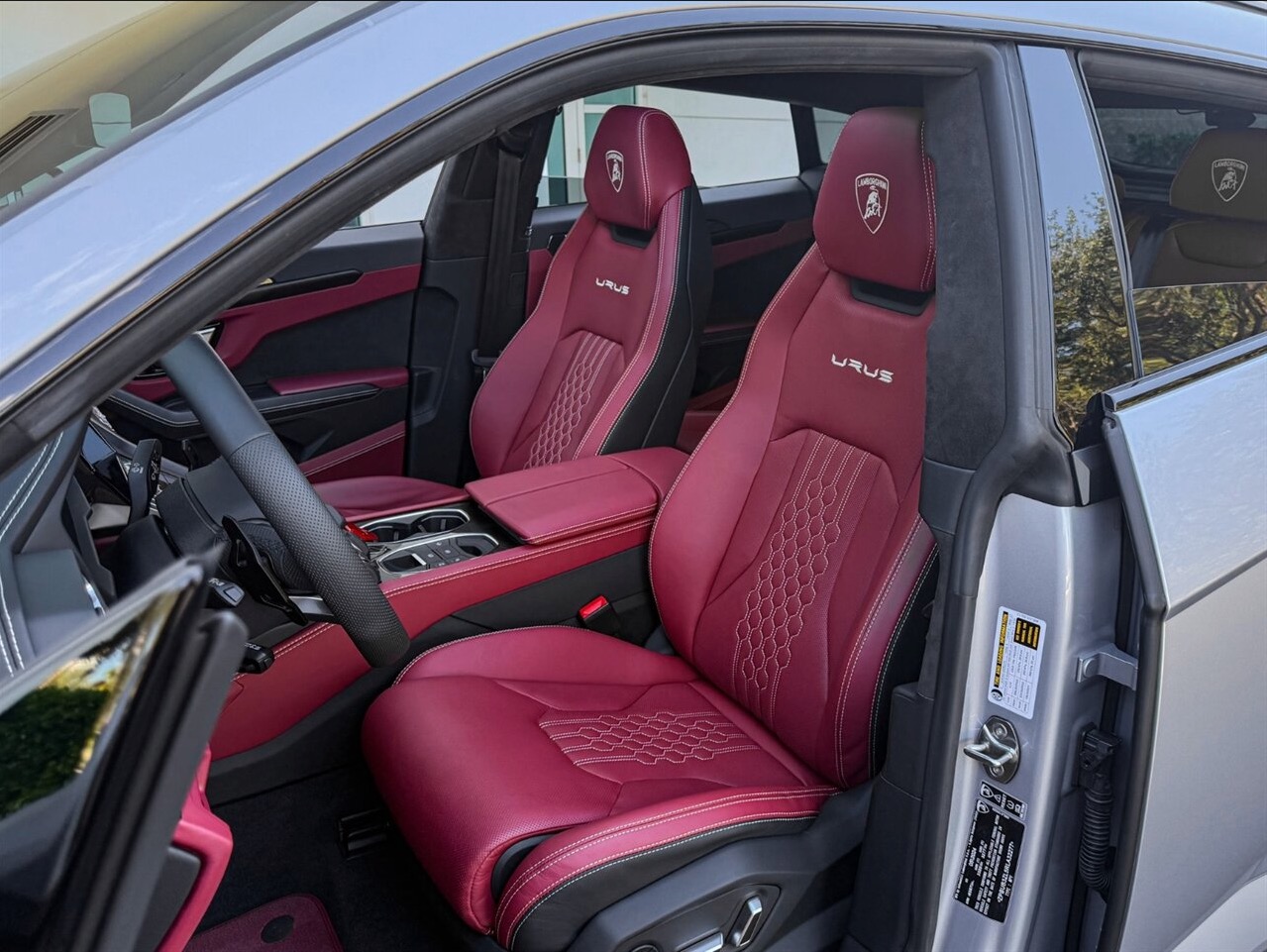 2024 LAMBORGHINI URUS - Image 2