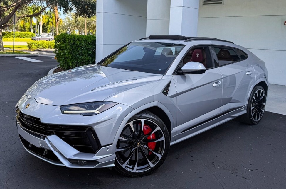 2024 LAMBORGHINI URUS - Image 1