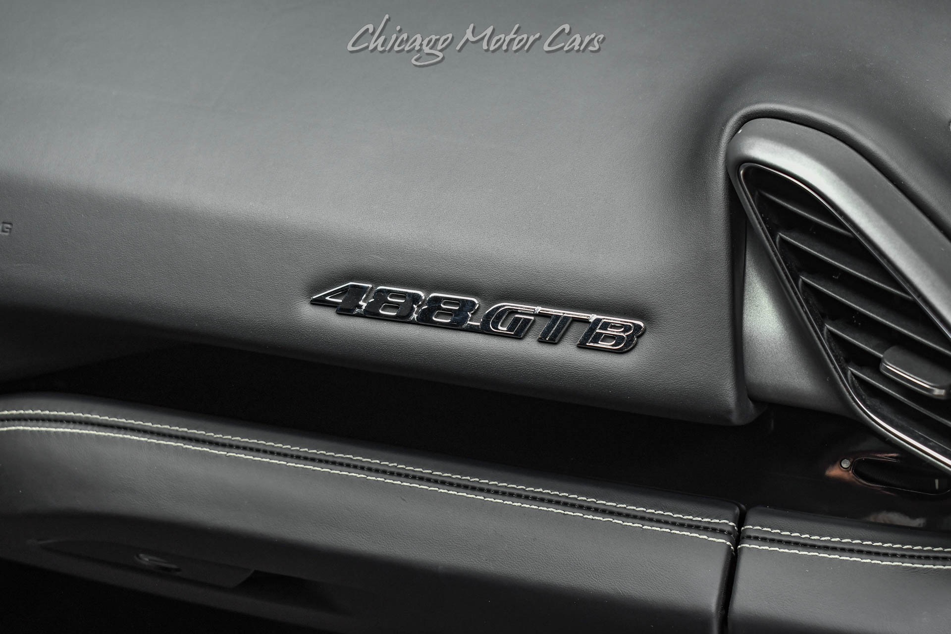 2017 FERRARI 488 - Image 24