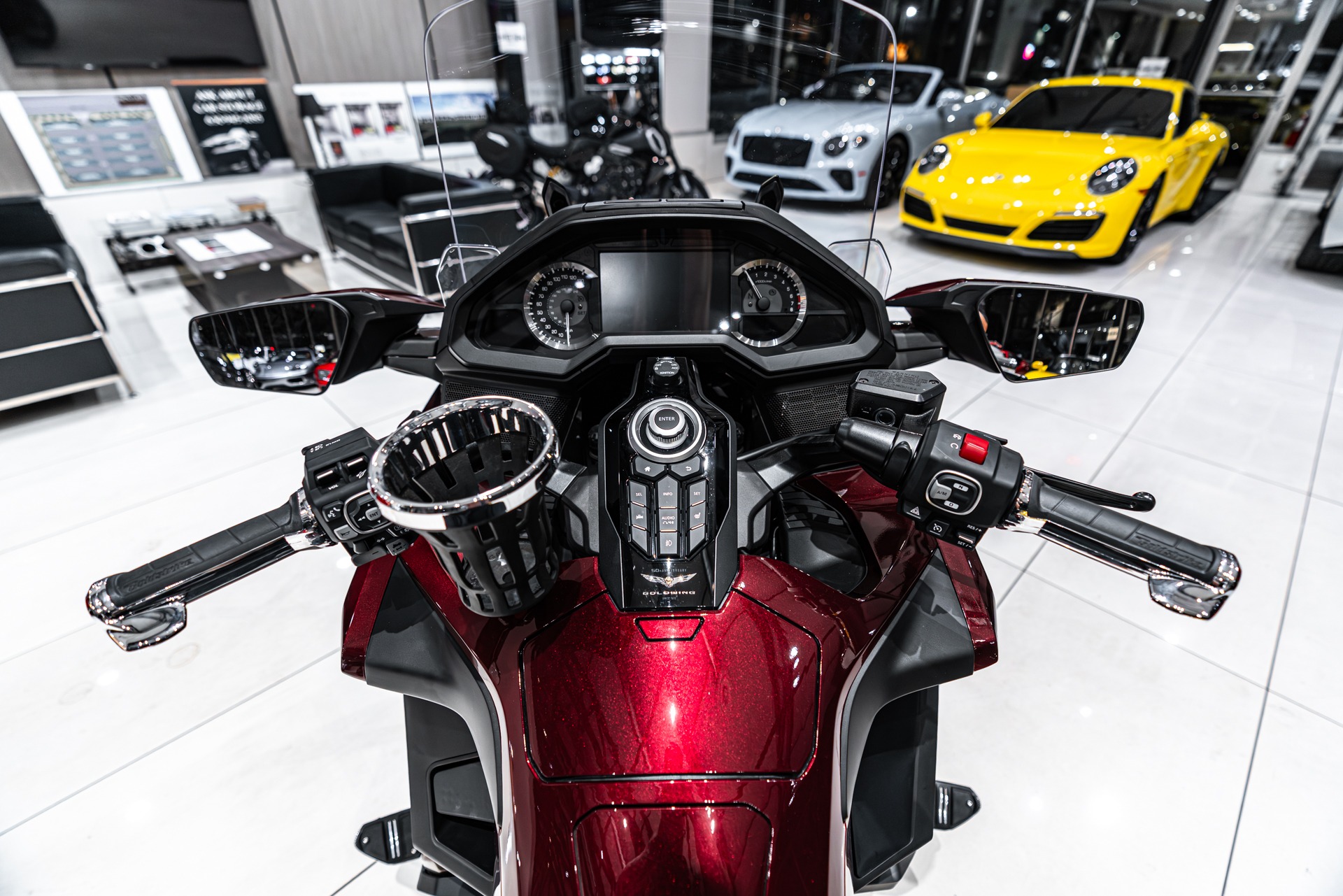 2025 HONDA GOLD WING TOUR - Image 8