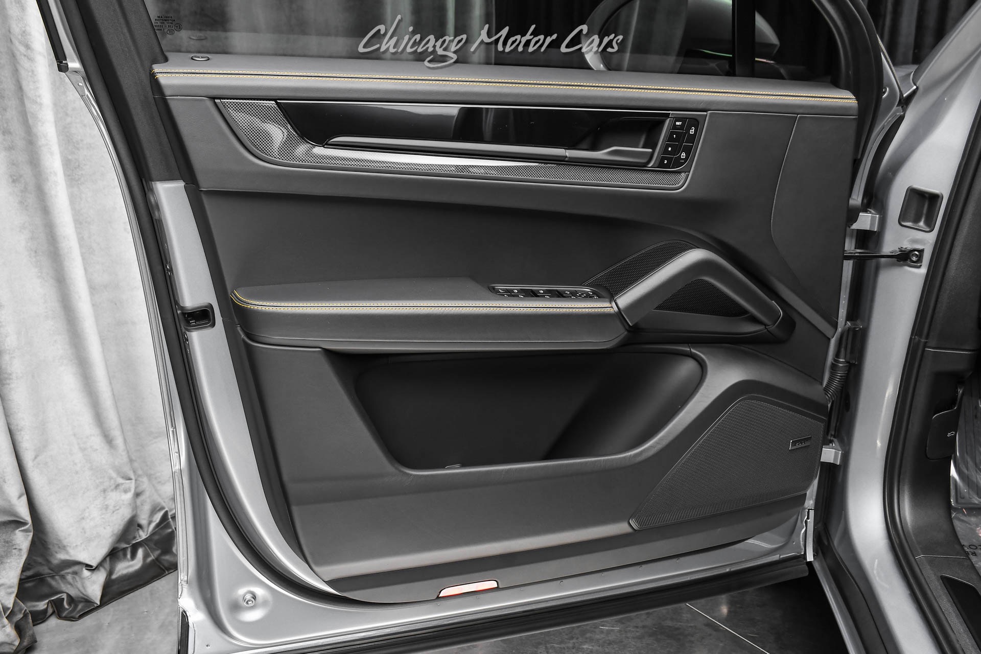 2025 PORSCHE CAYENNE - Image 34